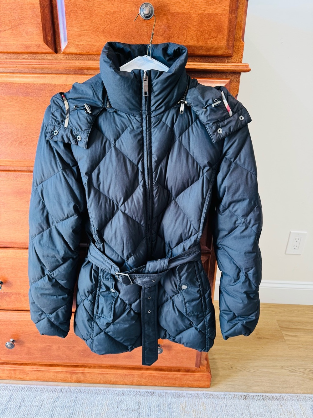 Burberry Britt Diamond Quilted Down Puffer Jacket In Black